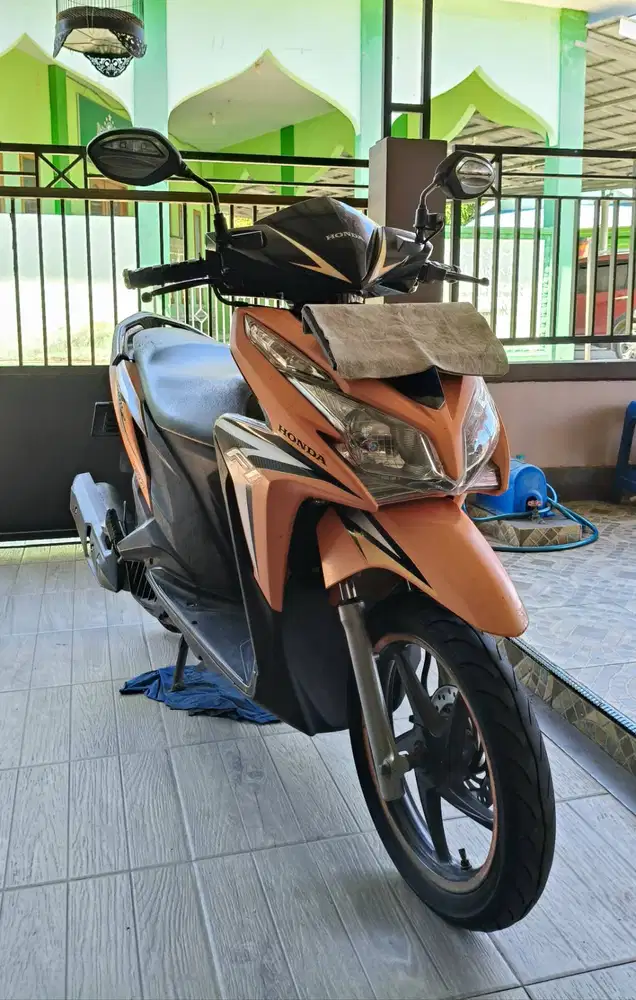 Honda Vario Techno 125 (KZR Orange)