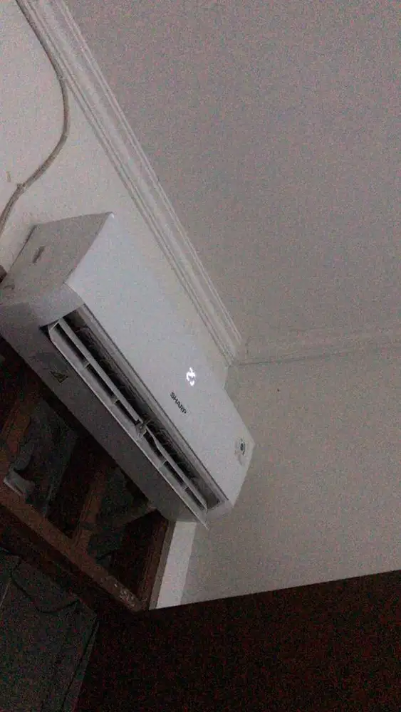 AC sharp 1 pk (bekas)