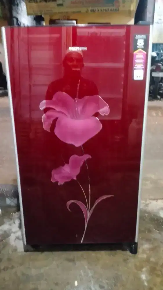 Kulkas satu pintu merek Polytron dingin normal freezer beku