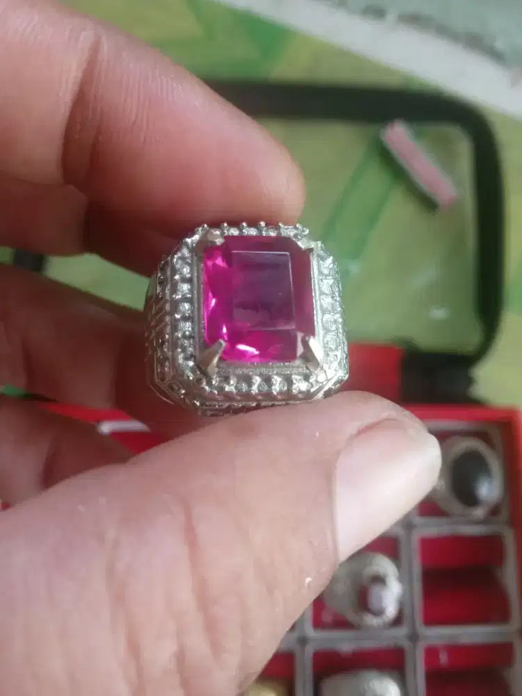 Batu cincin merah siam bangkok kantoran