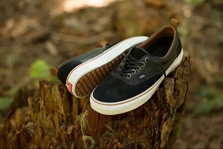 Sepatu Vans Era MTE Leather Suede Shoes Authentic 43 / 9.5