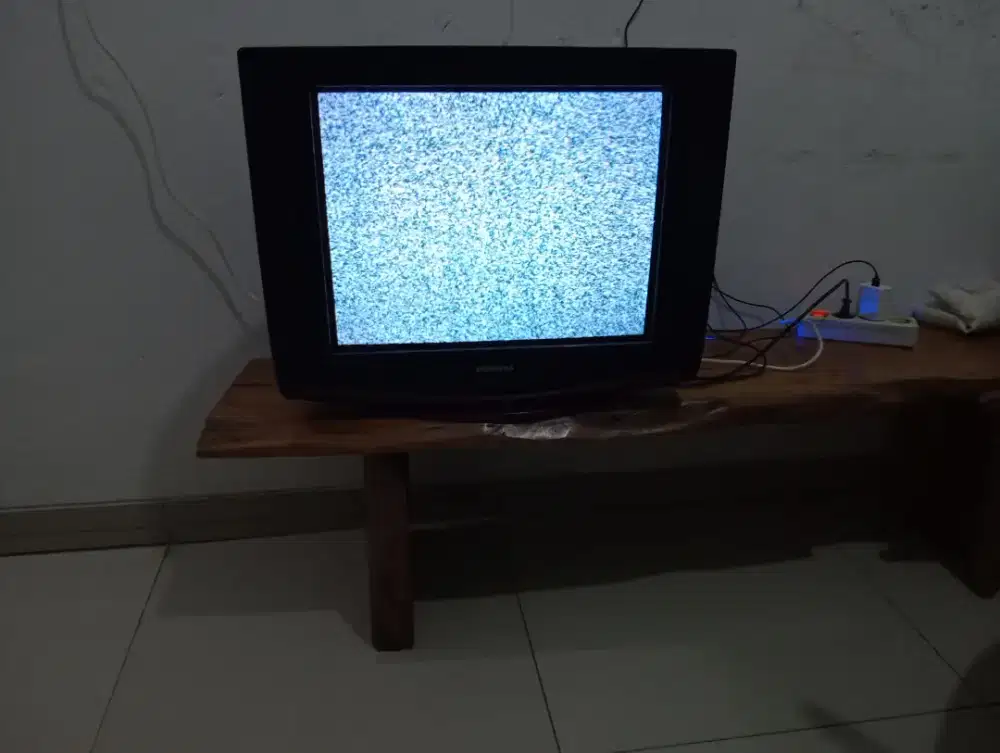 TV tabung Samsung 24 in