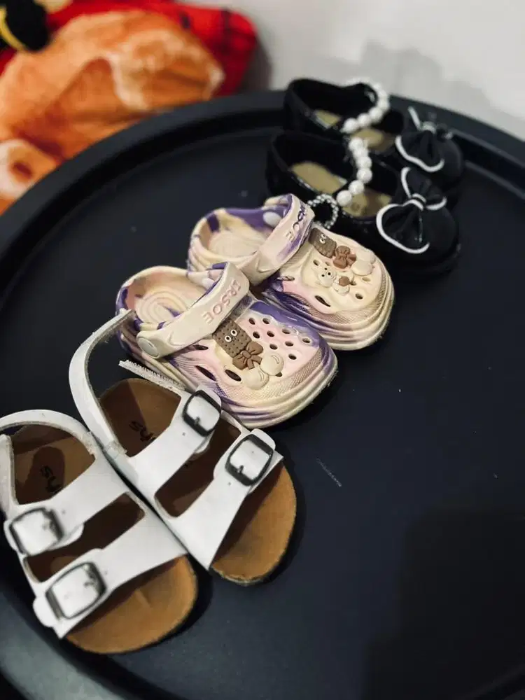 Sepatu dan sandal bayi usia 9-12 bulan