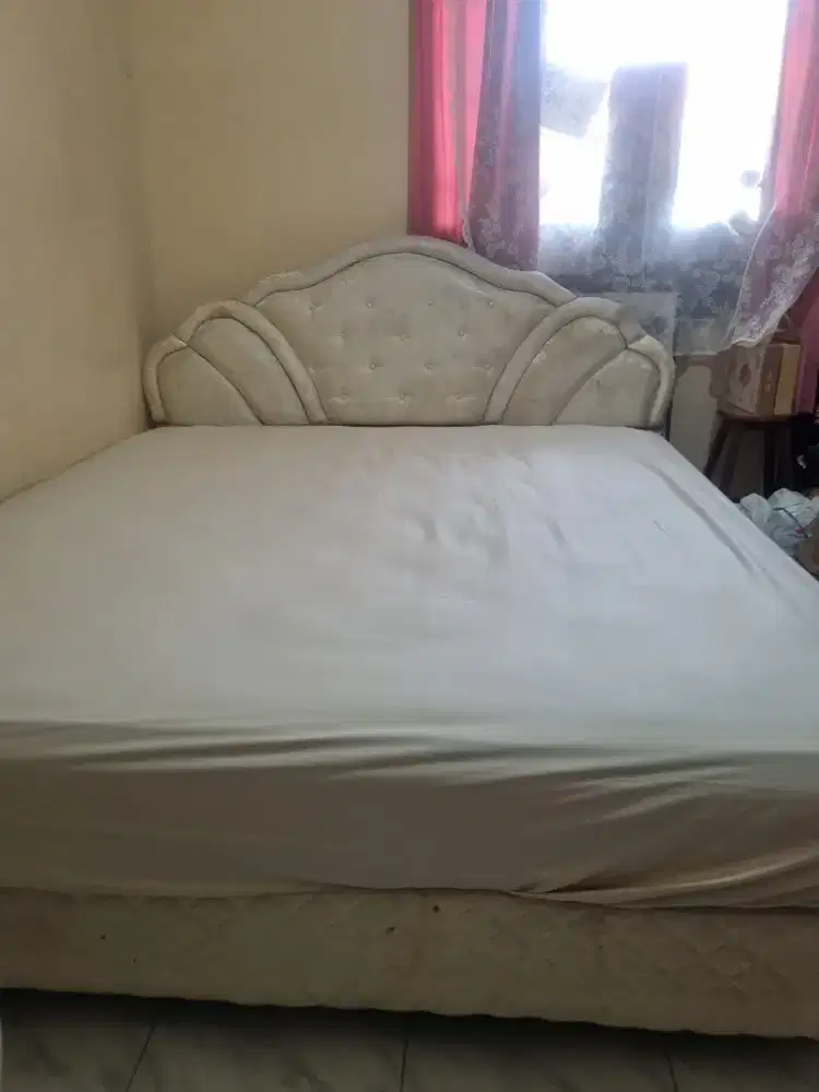 Kasur matras dan dipan 180 x 200 set bekas ya