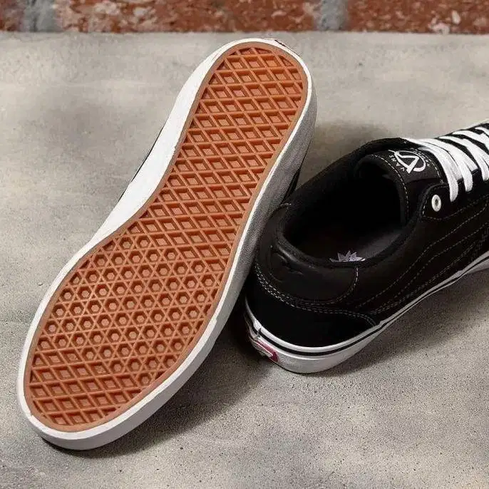 Sepatu Vans Rowan Pro Black/White 42 9 Authentic Skate Shoes