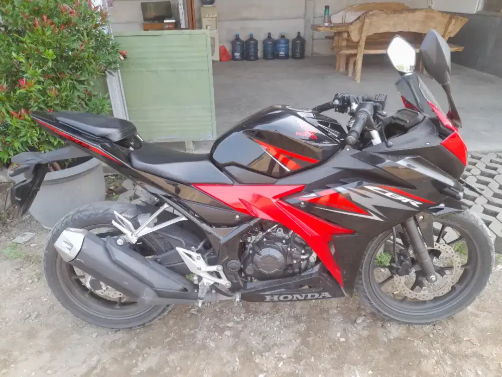 CBR 150R HIITAM MERAH TAHUN 2019 NEGO DENGAN SENANG HATI