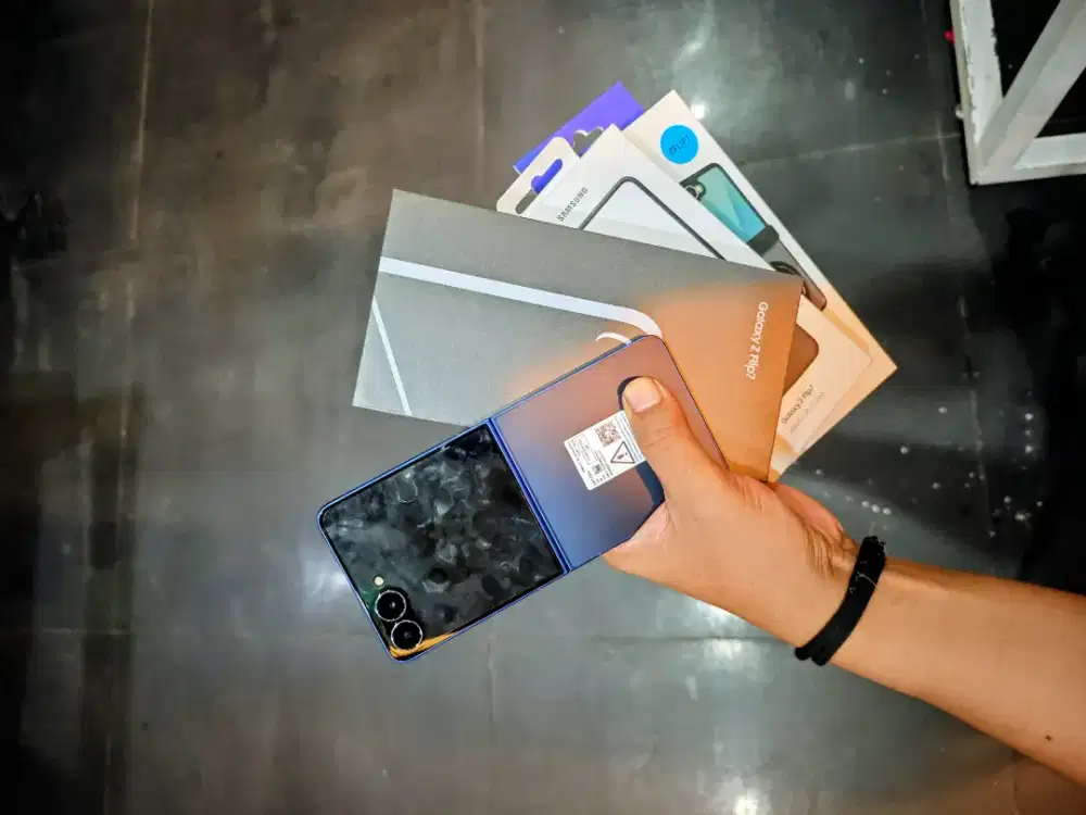 Samsung Z Flip 7 256GB LikeNew