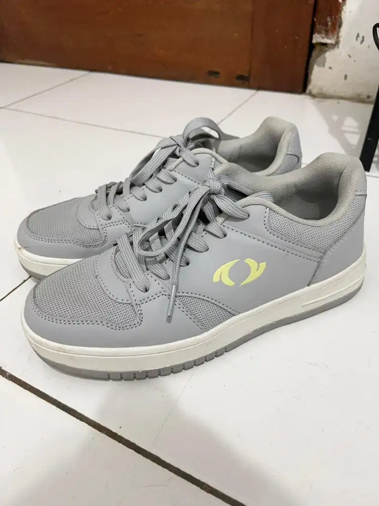 Preloved sepatu astec