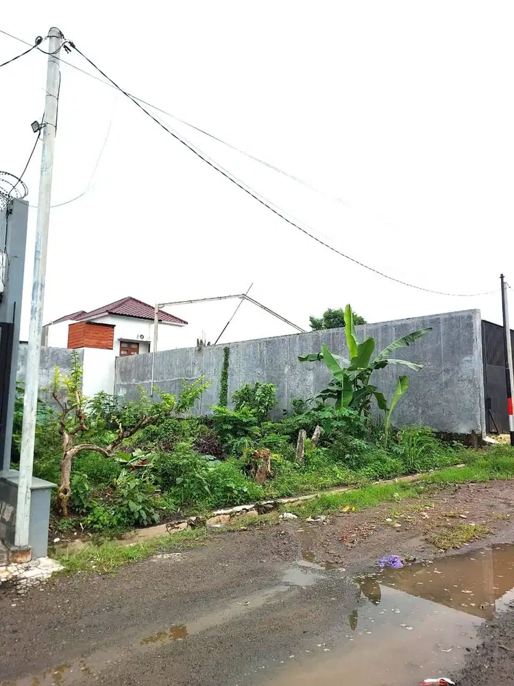 Tanah Tengah Kota di Rogoyudan dekat Jalan Magelang