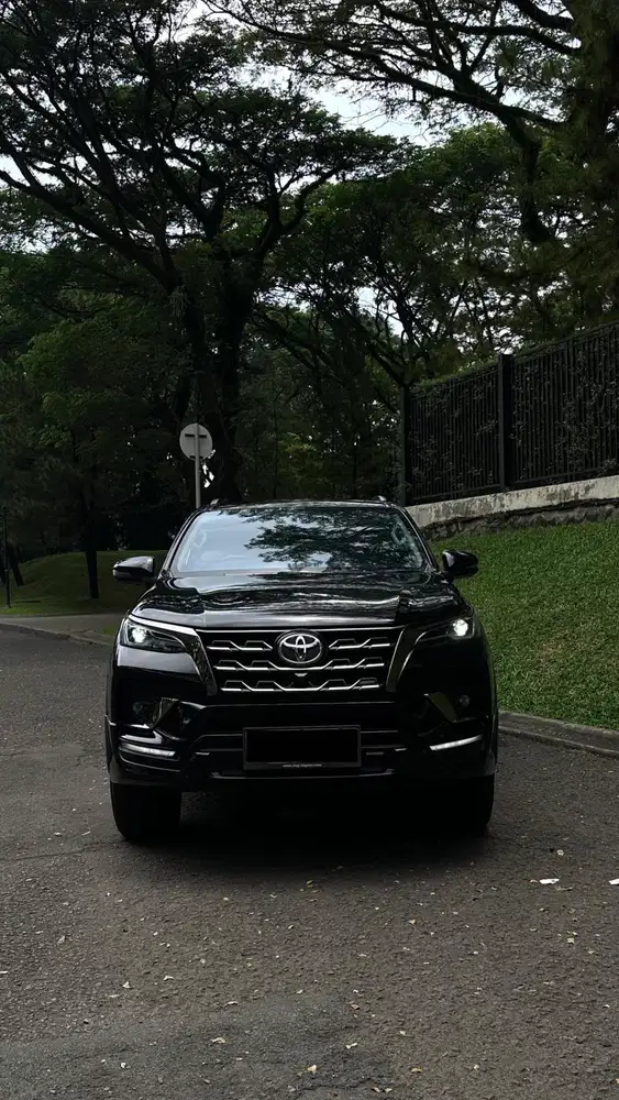 ISTIMEWA!!! Toyota Fortuner 2.4 VRZ GR Sport AT 2021 Pemakaian Pribadi