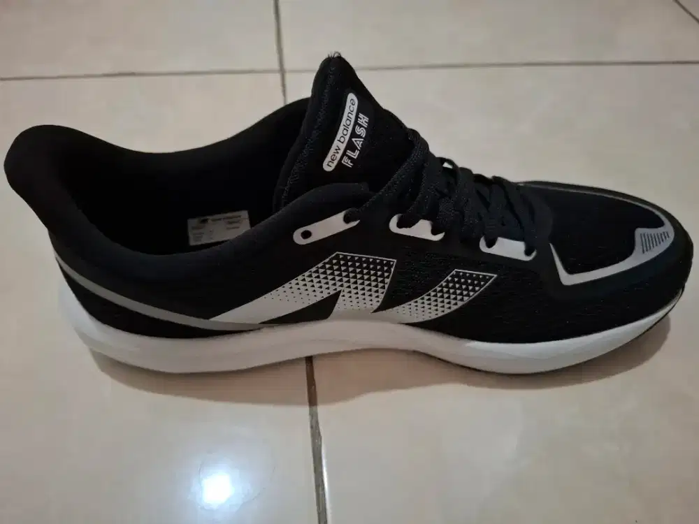 Original Store New Balance size 43