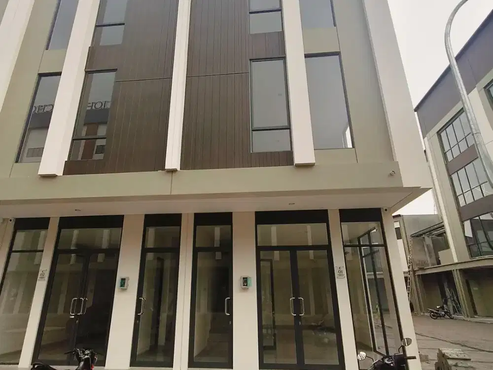 DiSEWA Ruko Hoek di Verona Junction