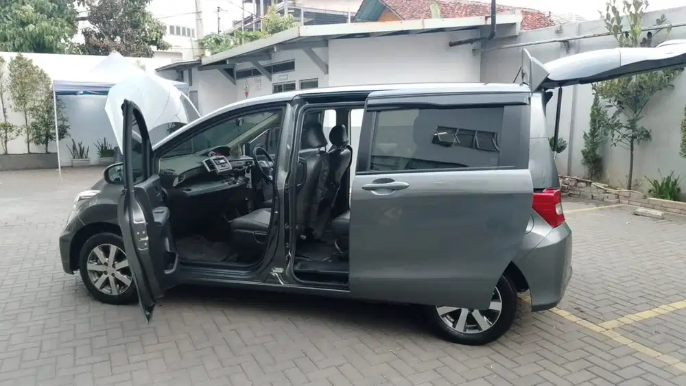 Honda Freed 2012 AT