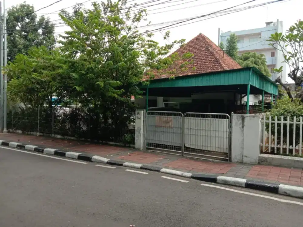 Rumah klasik desain Belanda hitung tanah di Menteng Jakarta