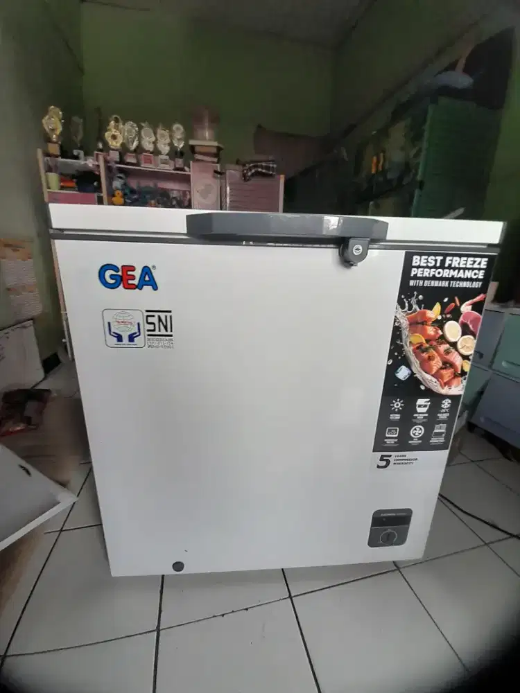 Jual frezer merk gea 210 liter