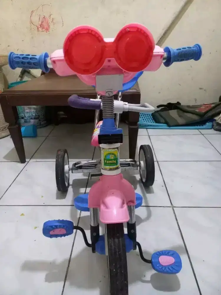 Sepeda anak roda 3 merk fmily