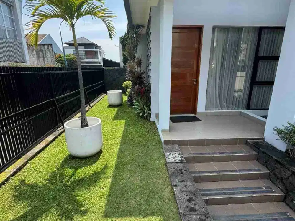 Disewakan Rumah Mewah Siap Huni di Setraduta Cipaganti