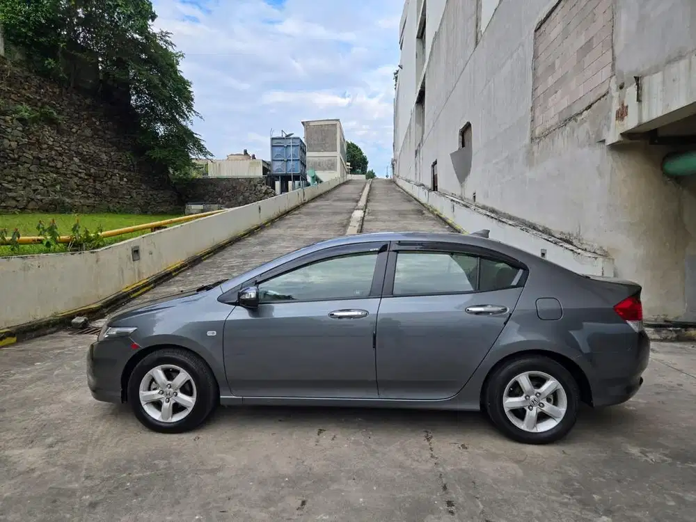 Cari driver supir berpengalaman minimal 5 tahun