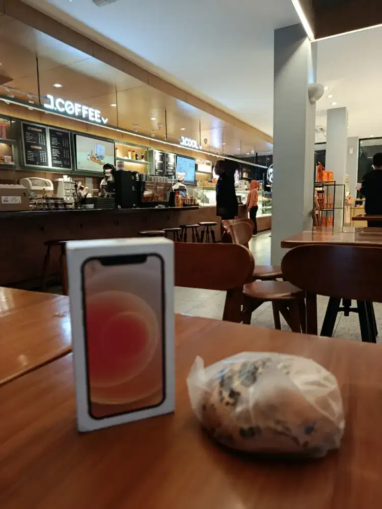 Apple iPhone 12  white mulus