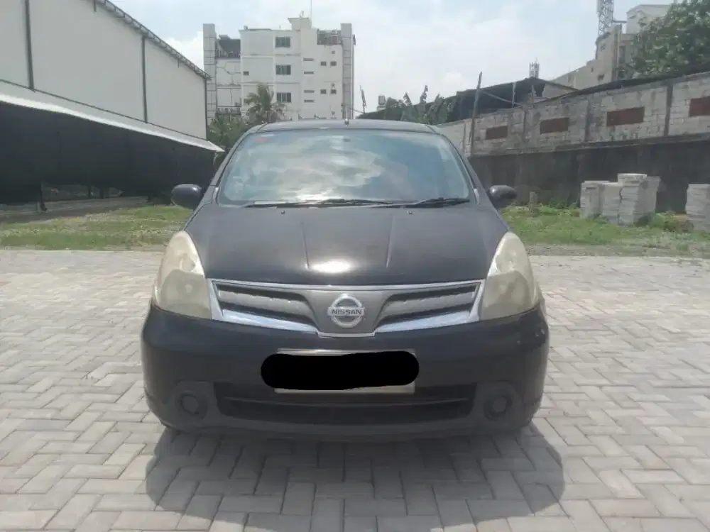 DIJUAL NISSAN LIVINA HITAM