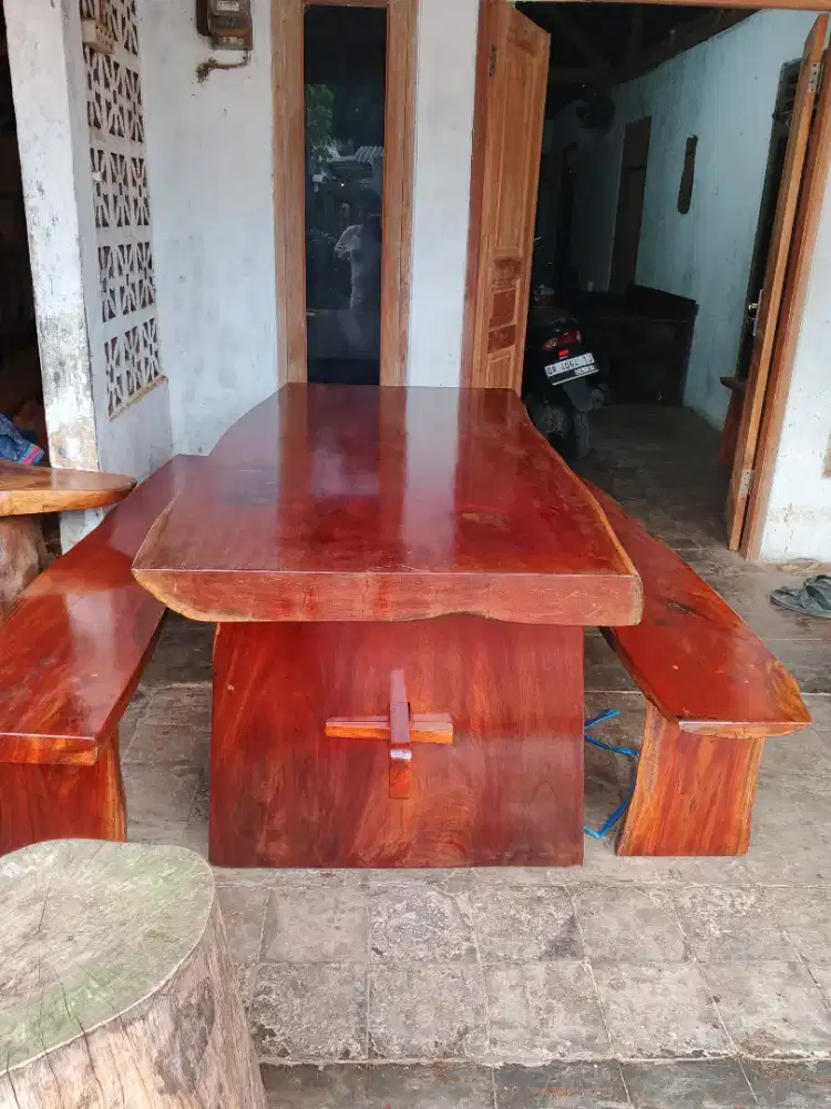 Meja makan antik teras