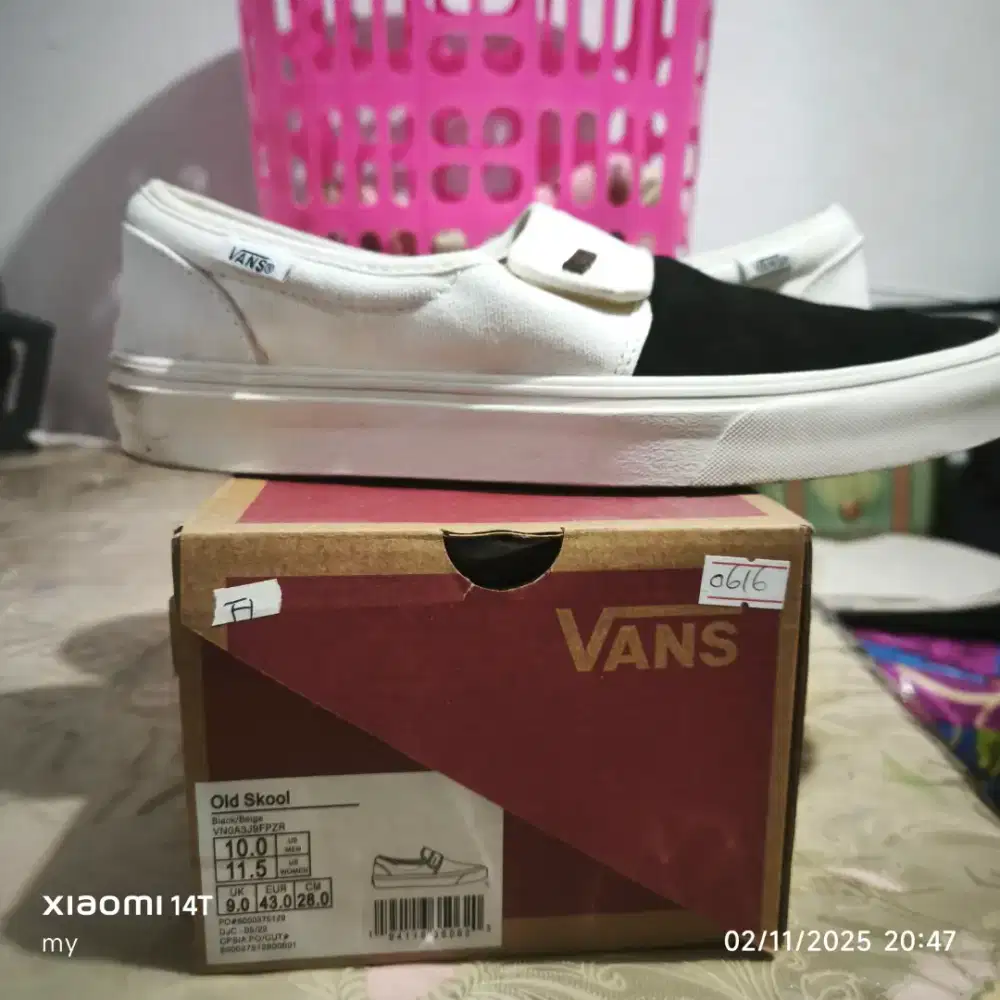 Vans beige size 43 black n white velcro