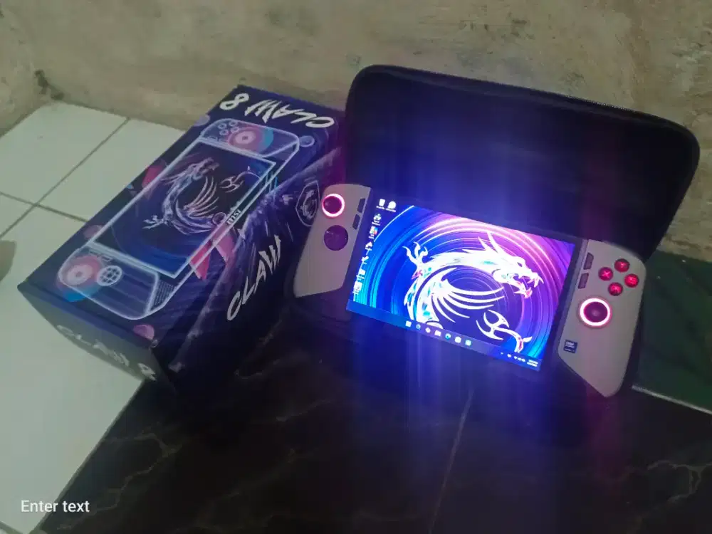 MSI CLAW 8 AI+ (bonus case)