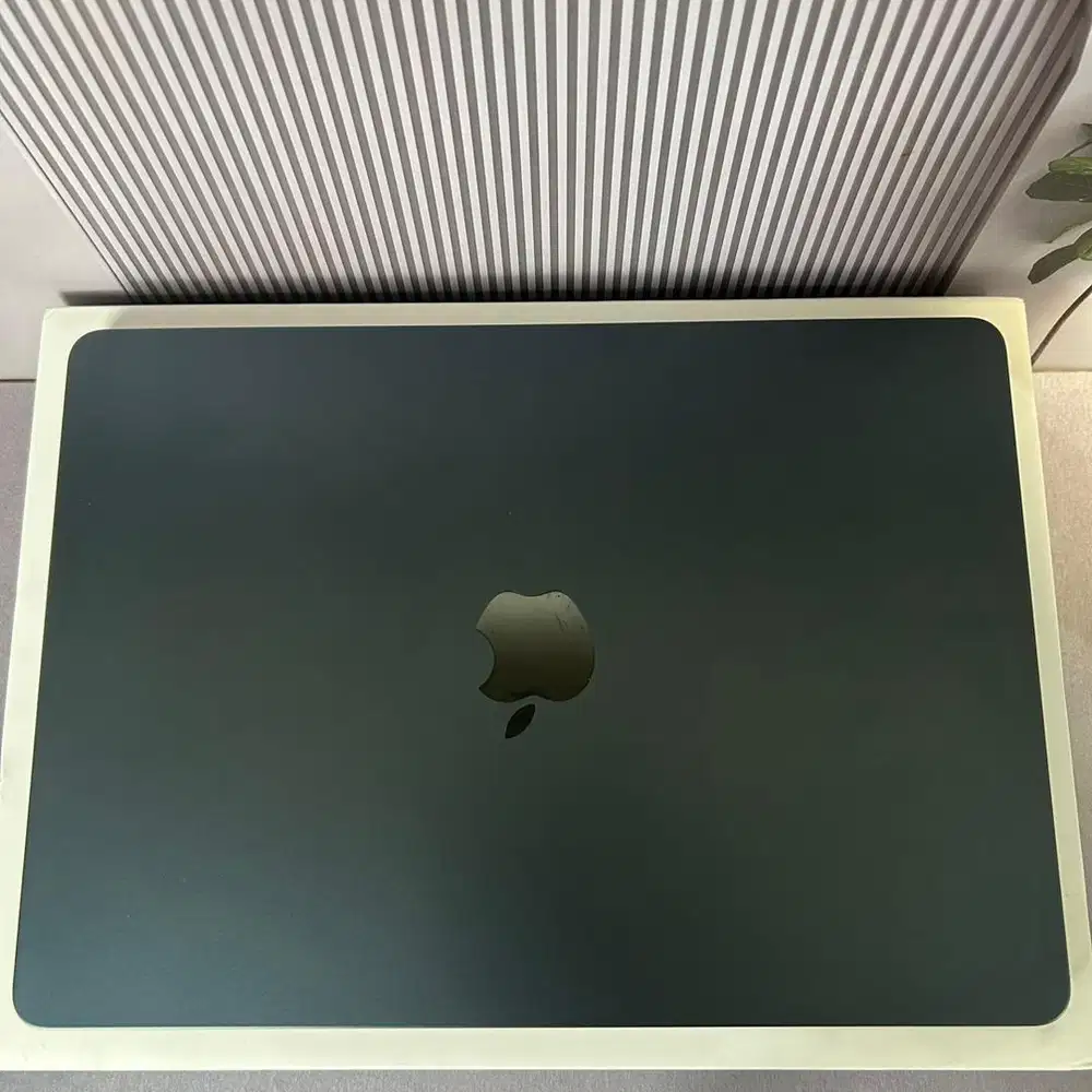 Macbook Air M2 8/256GB ibox