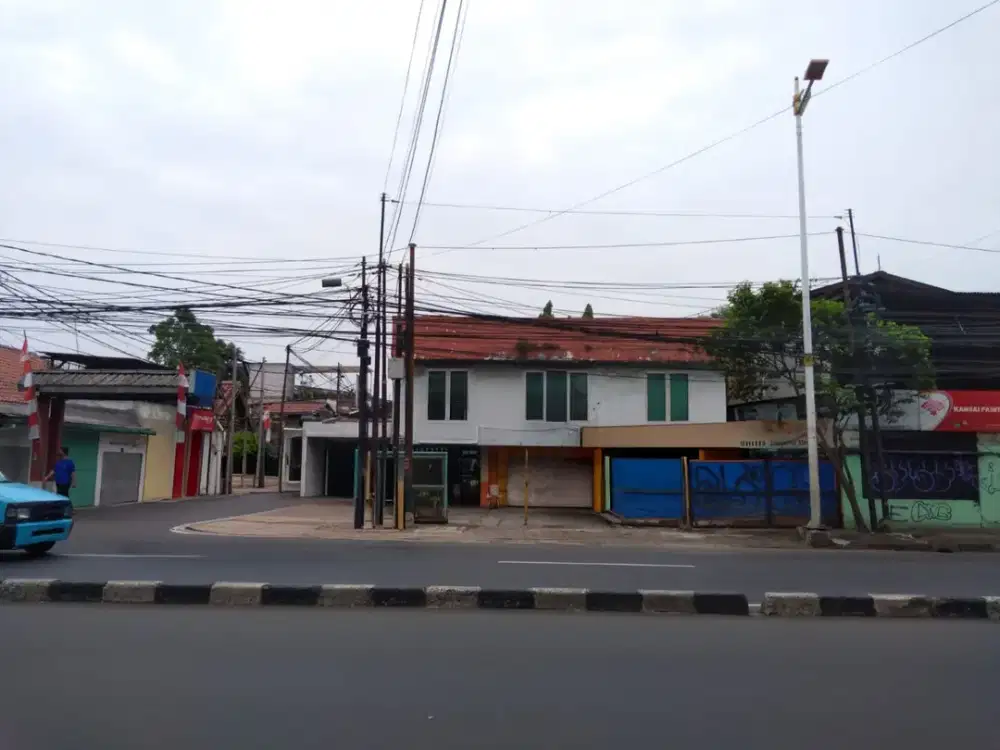 Rumah + Toko Hoek hitung TANAH di jalan Raya Dewi Sartika Cawang Jakarta Timur