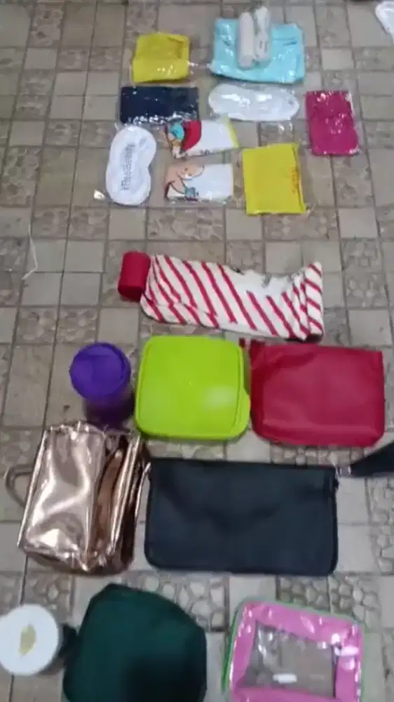 Tas, lunch box dan lain nya