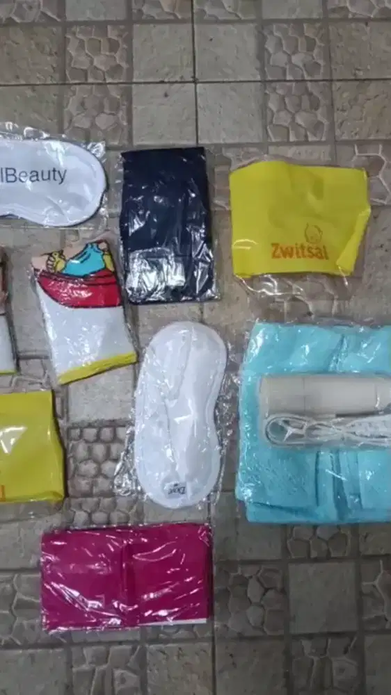 Di jual borongan : Tas, lunch box dan lain nya