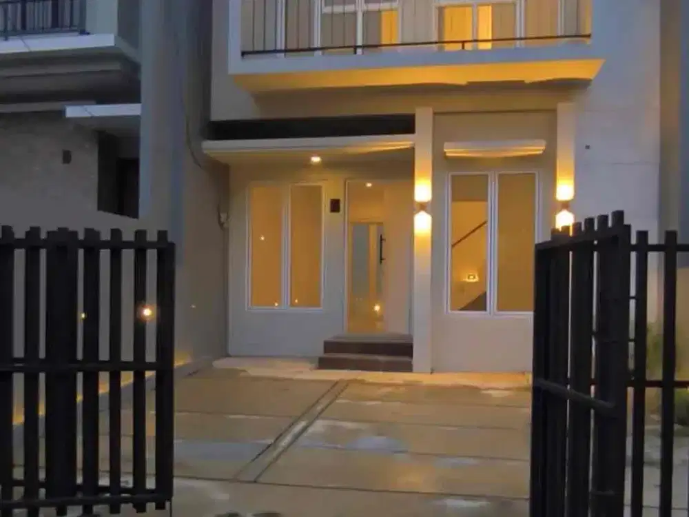 AA153 Rumah Asri Murah dan Siap Huni 2 Lantai di Bukit Golf Cibubur