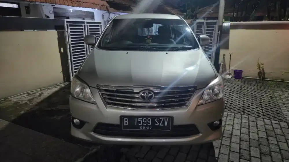 Kijang innova 2.5 V matic Diesel 2012