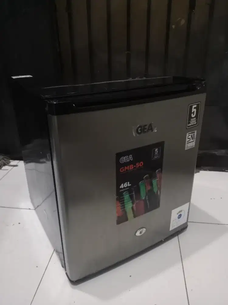 KULKAS MINIBAR GEA LIKE NEW