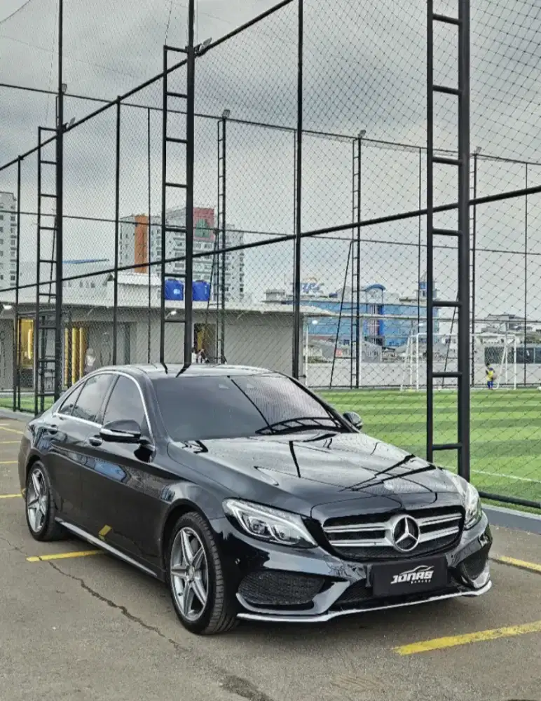 Mercedes-Benz ML350  Black On Black

-VIN 2013