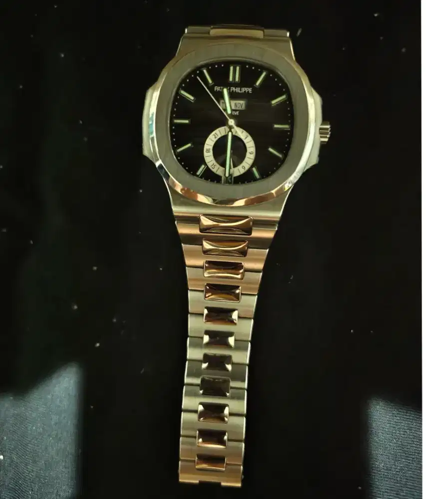 Jam Patek Philippe Black nautilus