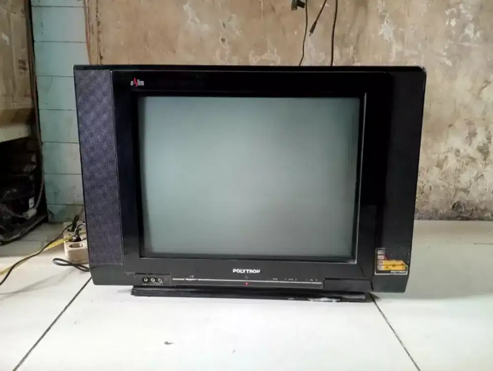 Tv tabung 21in merk polytron normal