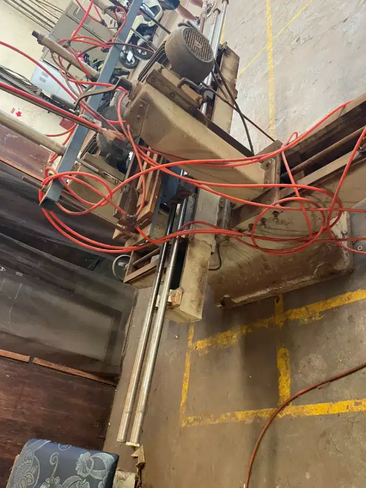 Dijual mesin kayu pres jual apa adanya monggo