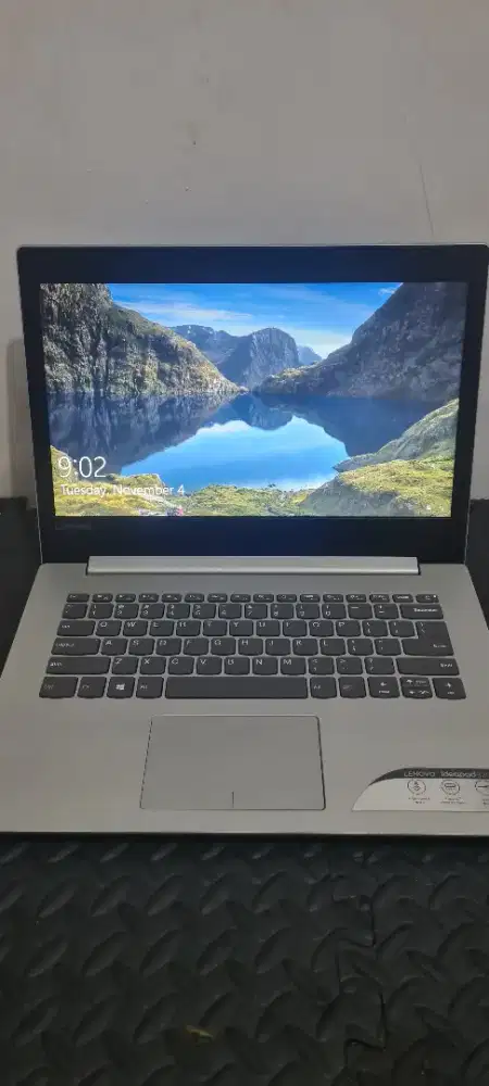 Laptop Lenovo 80XG i3