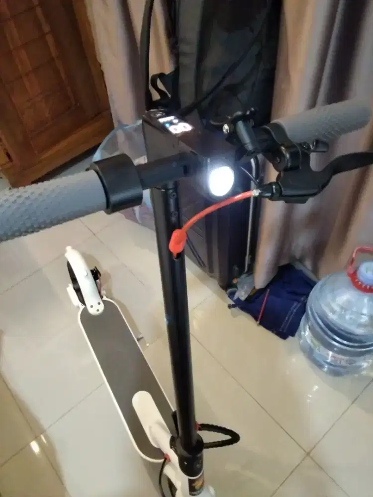 E-SCOOTER LIKE NEWW!! (skuter listrik)