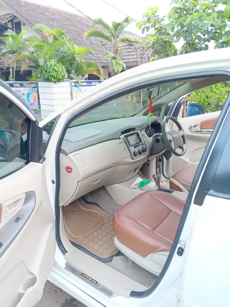Di jual toyota innova thn 2014 G luxury 2.0 AT tangan pertama