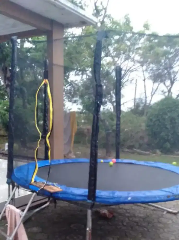 Trampolin anak dengan jaring pengaman ukuran 8 feet