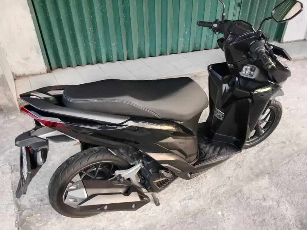 Jok motor costum latex