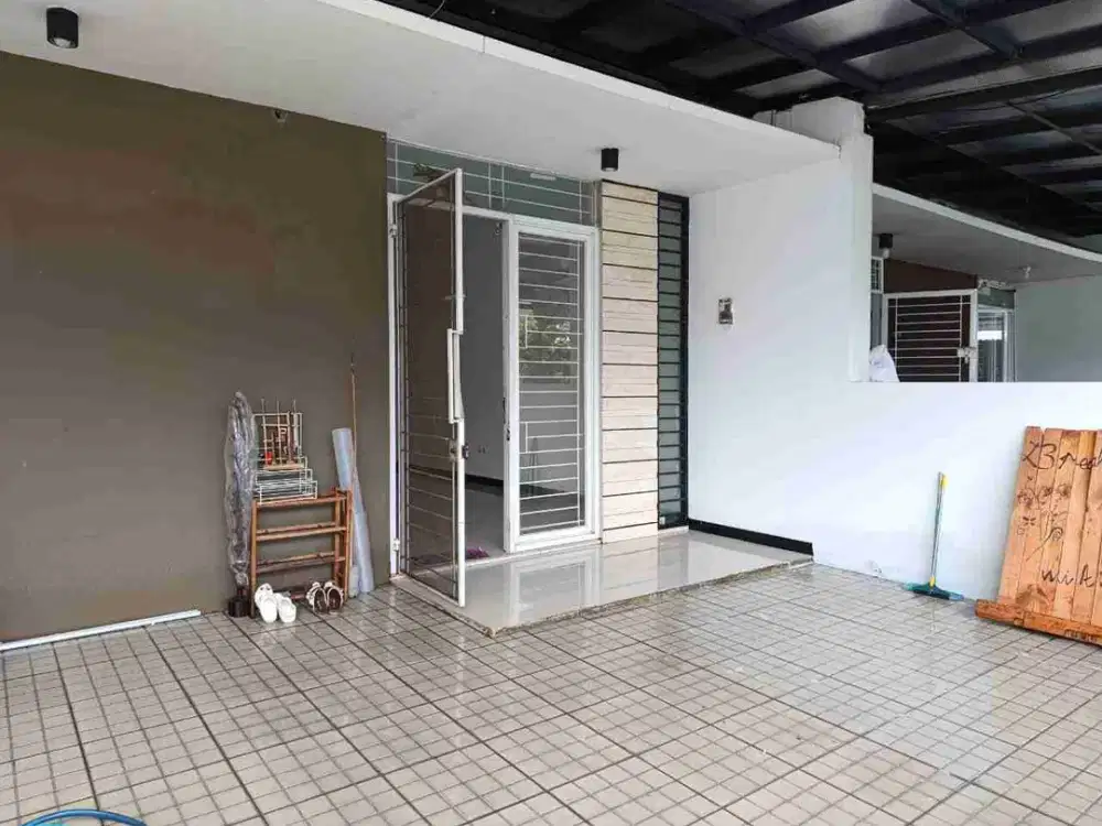Rumah 1 lantai di Taman Holis Indah II, non furnished