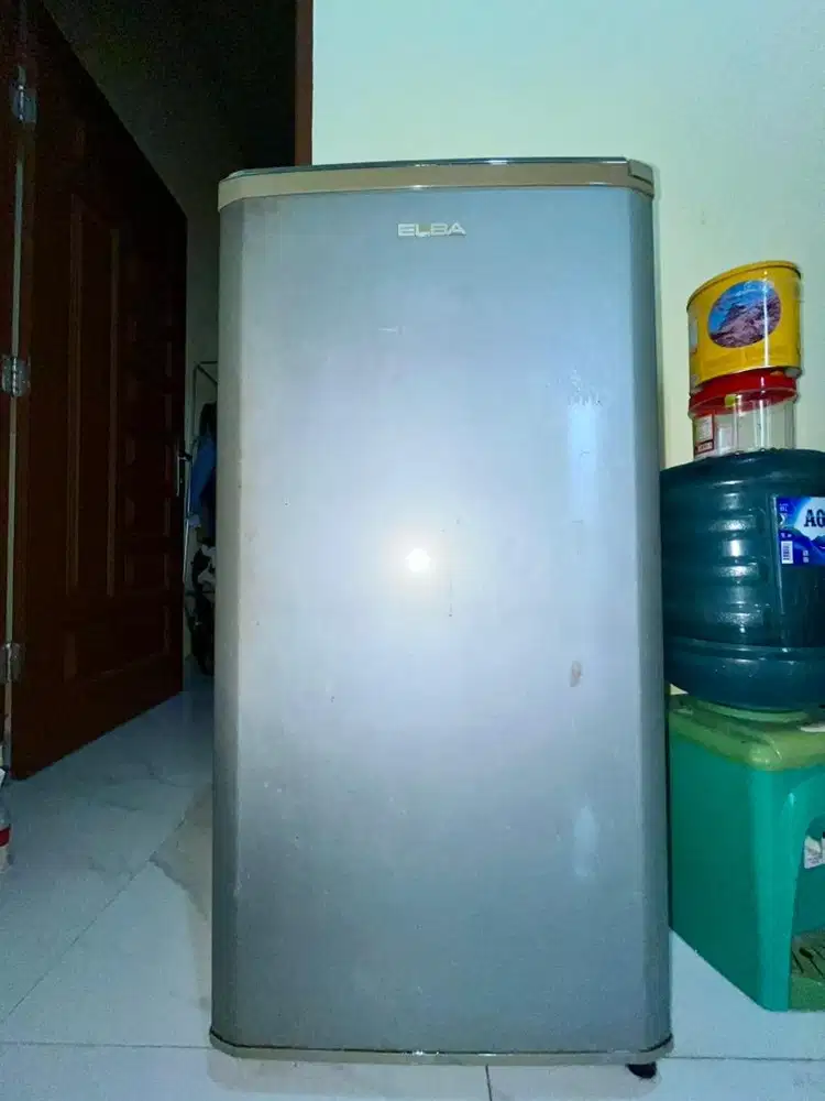 Kulkas Elba Warna Abu