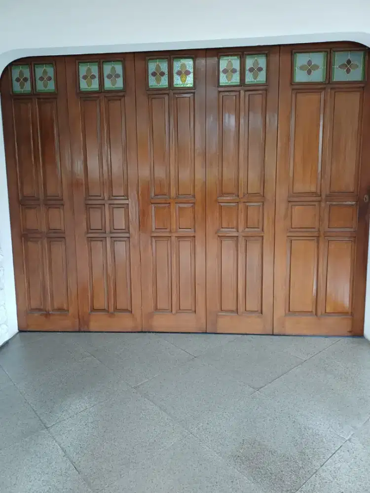 Dijual cepat!! pintu garasi kayu jati dan lemari ligna kondisi bagus