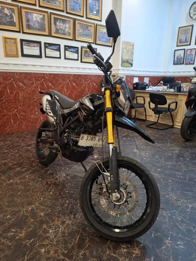 HUB KOM DP 2 JT D TRACKER 2022 MOTOR MULUS KAYA BARU KM RENDAH