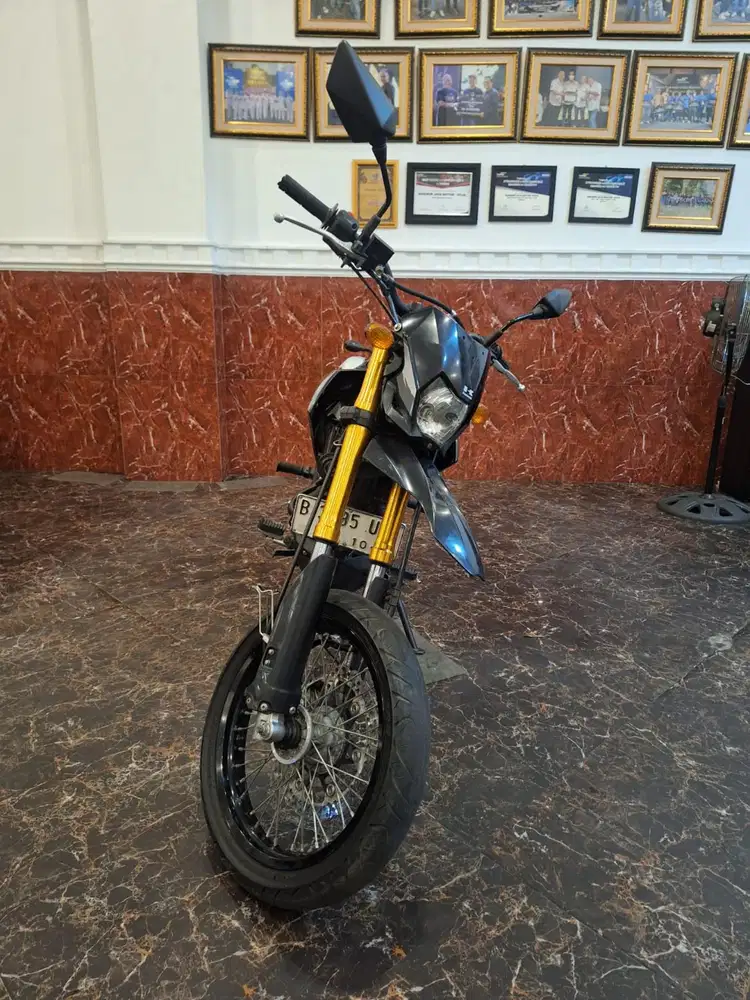 HUB KOM DP 2 JT D TRACKER 2022 MOTOR MULUS KAYA BARU KM RENDAH