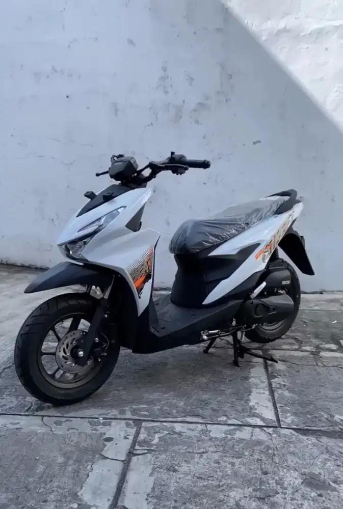 HONDA BEAT STREET PUTIH