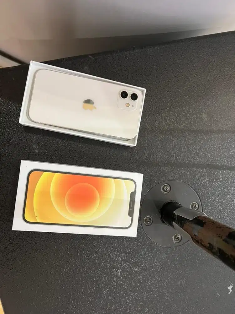 iphone 12 128gb fullset dan putih